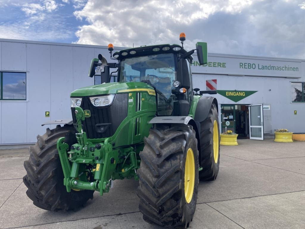 John Deere 6R250 - Farm tractor: picture 1 John Deere 6R250 - Farm tractor: picture 1