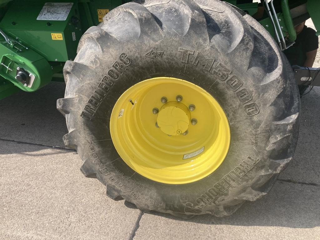 John Deere T5 700 MY25 - Combine harvester: picture 4 John Deere T5 700 MY25 - Combine harvester: picture 4