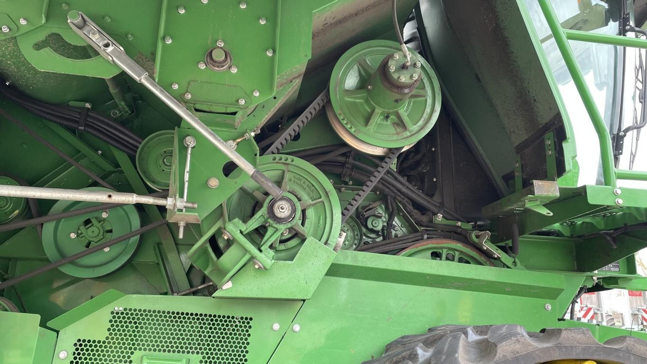 Combine harvester John Deere T660: picture 23