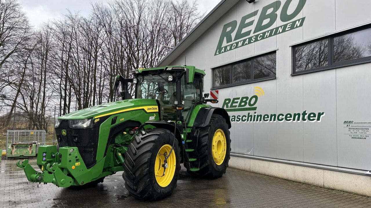 John Deere TRAKTOR 8R370 - Farm tractor: picture 1 John Deere TRAKTOR 8R370 - Farm tractor: picture 1