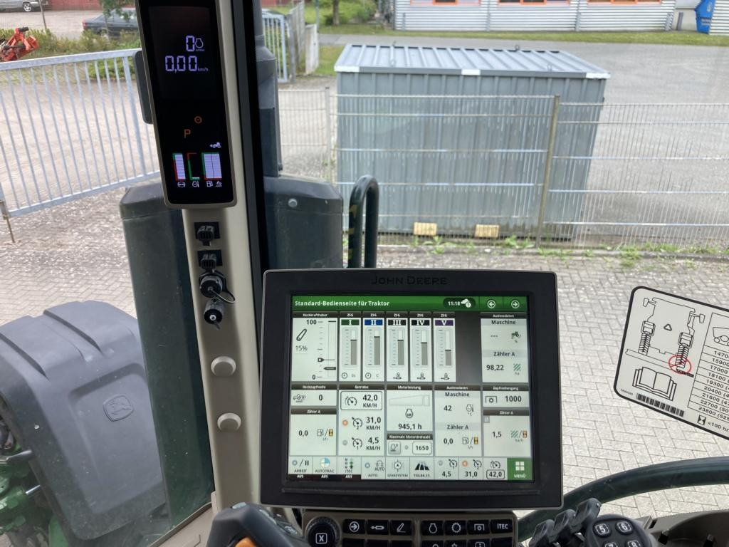 John Deere TRAKTOR 8RX370 - Farm tractor: picture 4 John Deere TRAKTOR 8RX370 - Farm tractor: picture 4