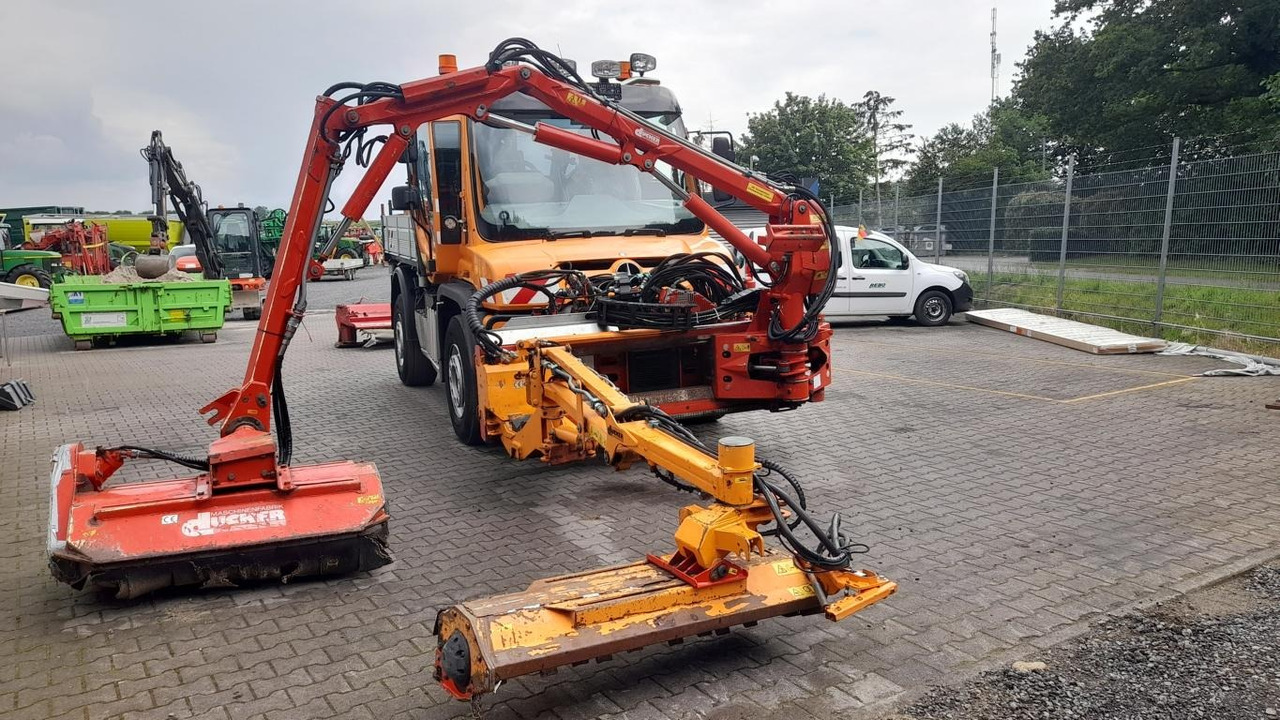 Mercedes-Benz UNIMOG U 527 - Municipal/ Special vehicle: picture 4 Mercedes-Benz UNIMOG U 527 - Municipal/ Special vehicle: picture 4