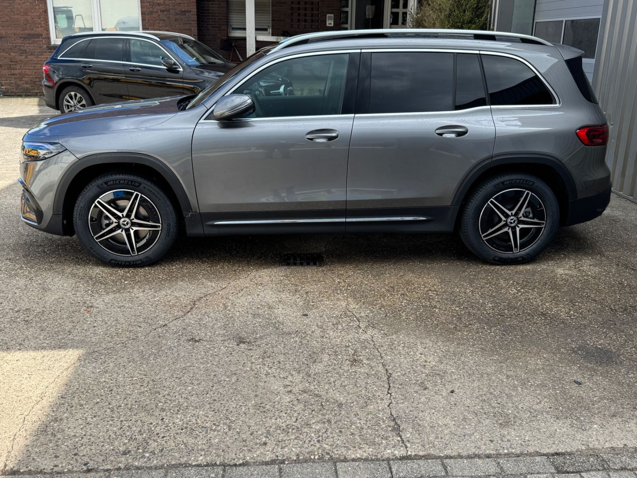 Mercedes-Benz EQB 350 AMG LINE 4Matic NUR 600 KM !!!!!! - SUV: picture 3 Mercedes-Benz EQB 350 AMG LINE 4Matic NUR 600 KM !!!!!! - SUV: picture 3
