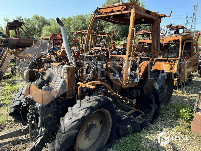 Massey Ferguson 5711 S - Farm tractor: picture 2 Massey Ferguson 5711 S - Farm tractor: picture 2