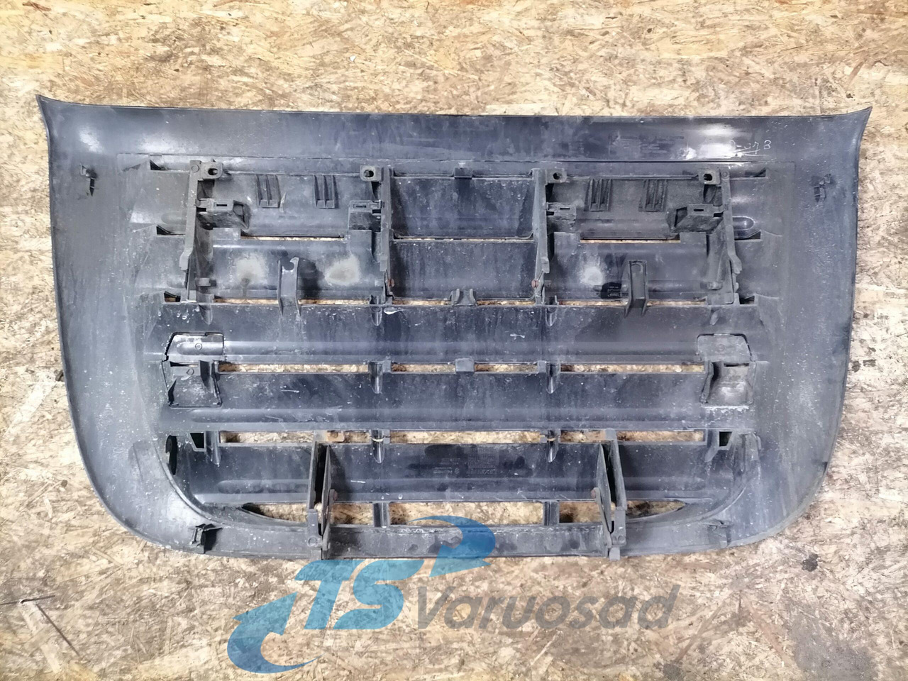 DAF Grille panel 1635802 - Grill for Truck: picture 4 DAF Grille panel 1635802 - Grill for Truck: picture 4