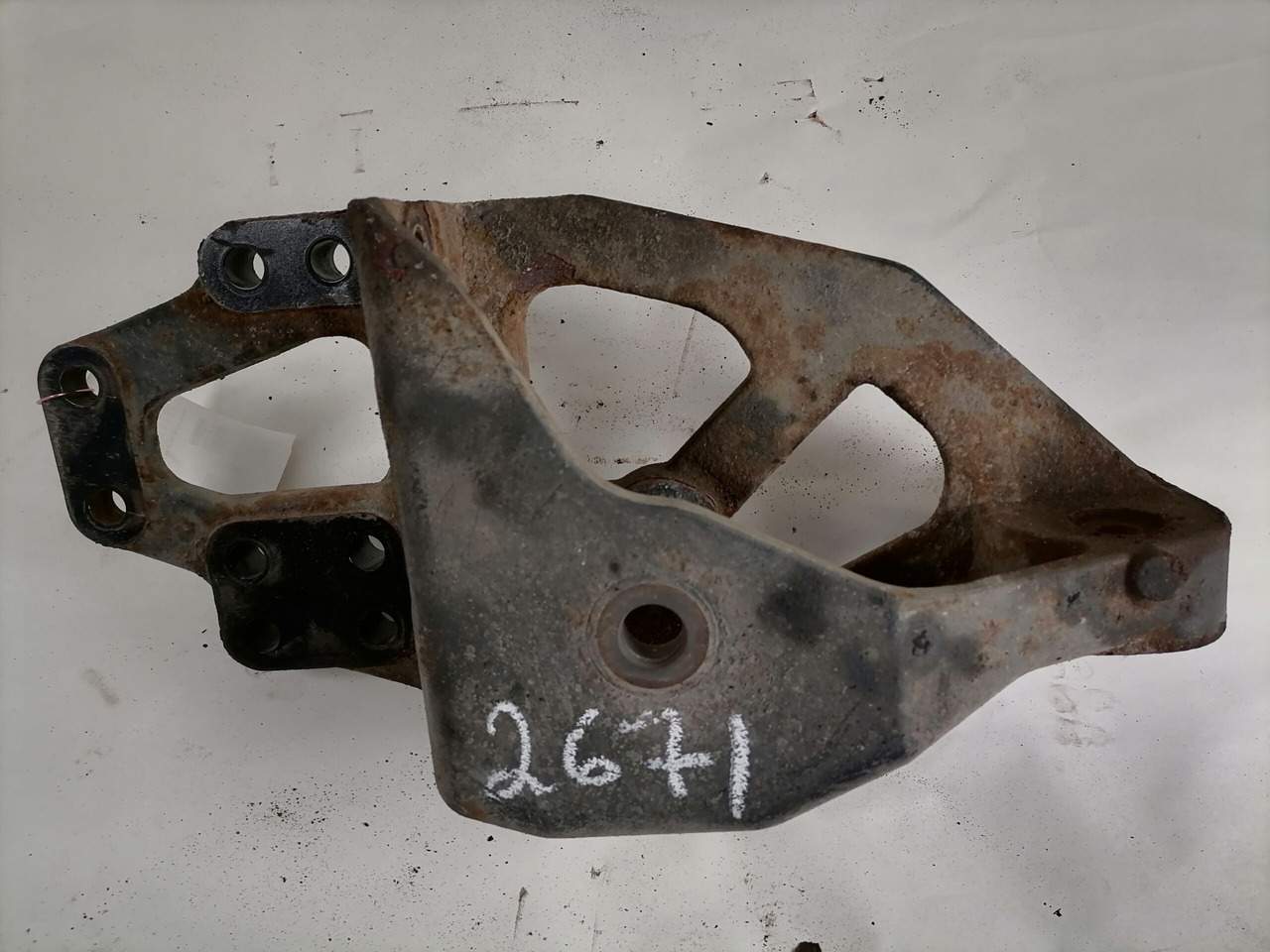 DAF Leaf spring bracket 1606971 - Suspension for Truck: picture 1 DAF Leaf spring bracket 1606971 - Suspension for Truck: picture 1