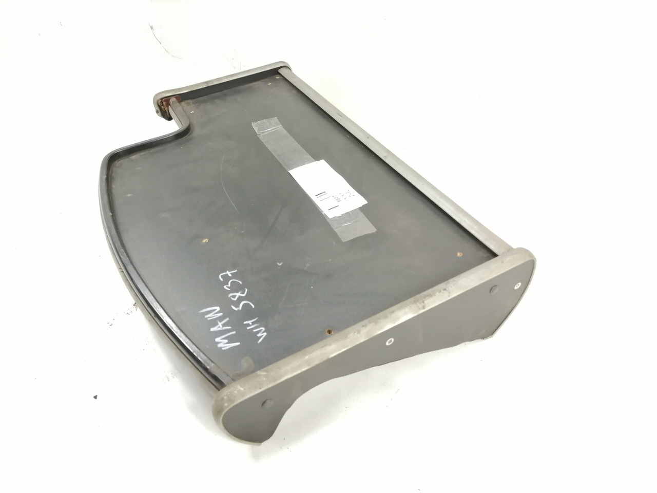 MAN Armatuurlaua pealne lisalaud - Universal part for Truck: picture 3 MAN Armatuurlaua pealne lisalaud - Universal part for Truck: picture 3