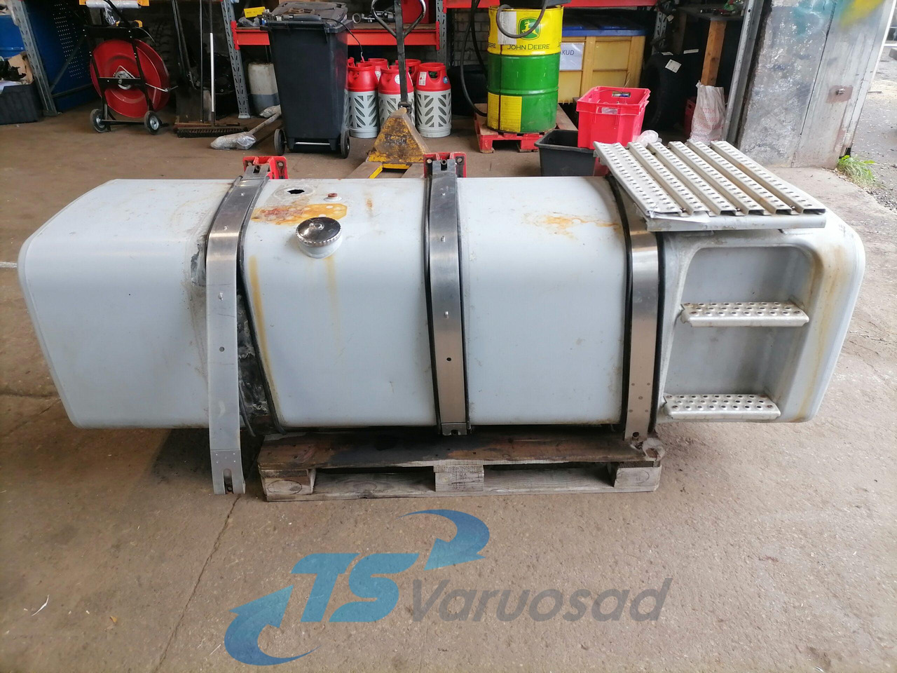 MAN Kütusepaak 780L 81122015608 - Fuel tank for Truck: picture 2 MAN Kütusepaak 780L 81122015608 - Fuel tank for Truck: picture 2