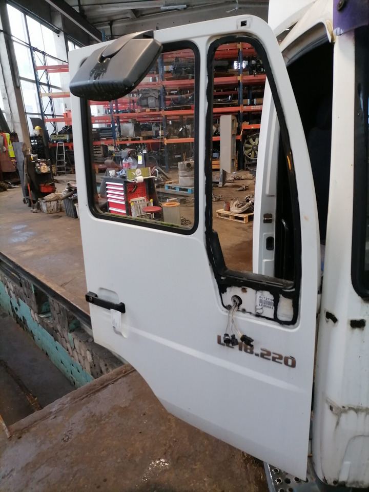 MAN MAN uks, parem 85626004002 - Door and parts for Truck: picture 1 MAN MAN uks, parem 85626004002 - Door and parts for Truck: picture 1
