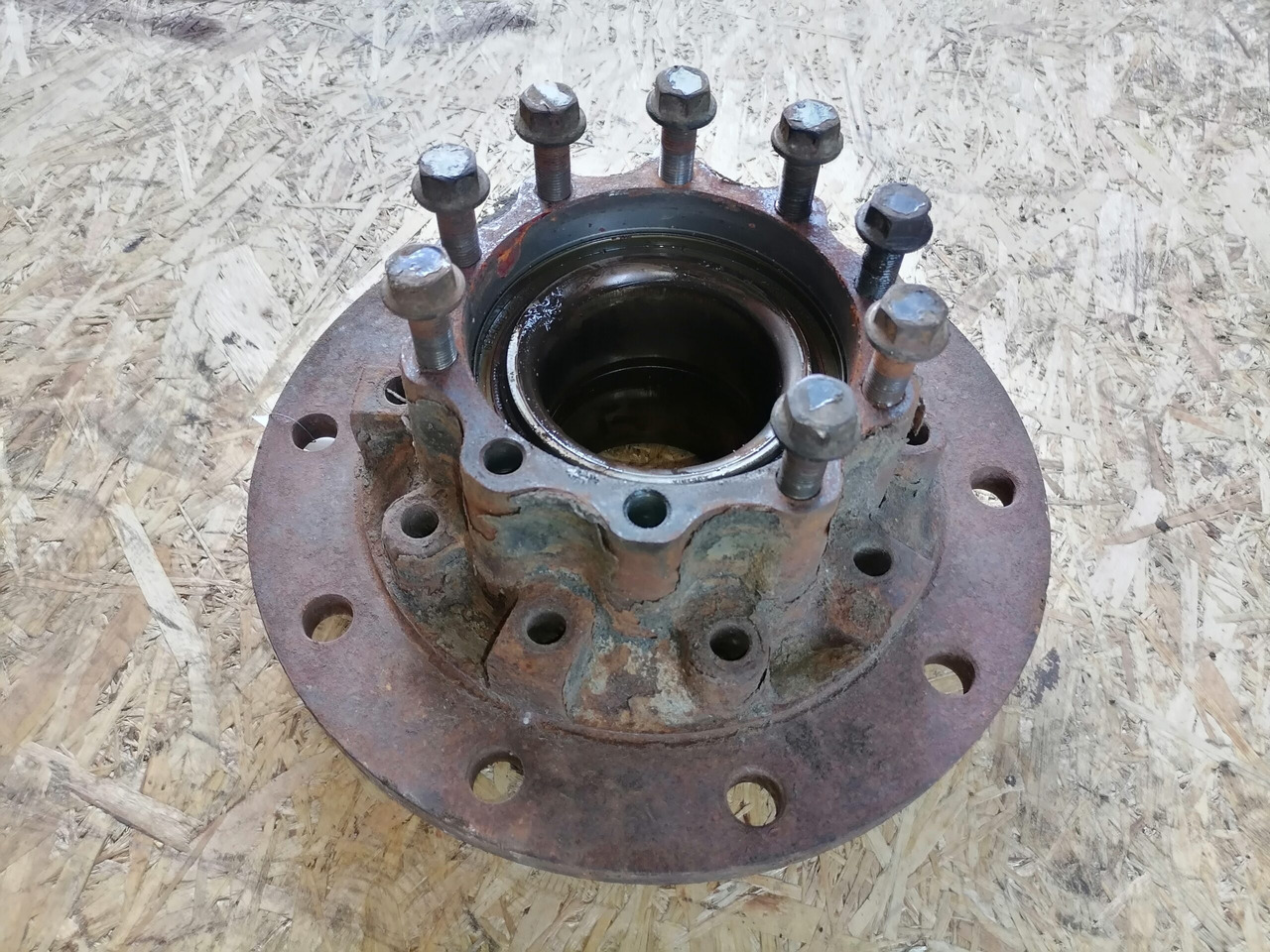 MAN Rear axel hub 81357010155 - Universal part for Truck: picture 2 MAN Rear axel hub 81357010155 - Universal part for Truck: picture 2