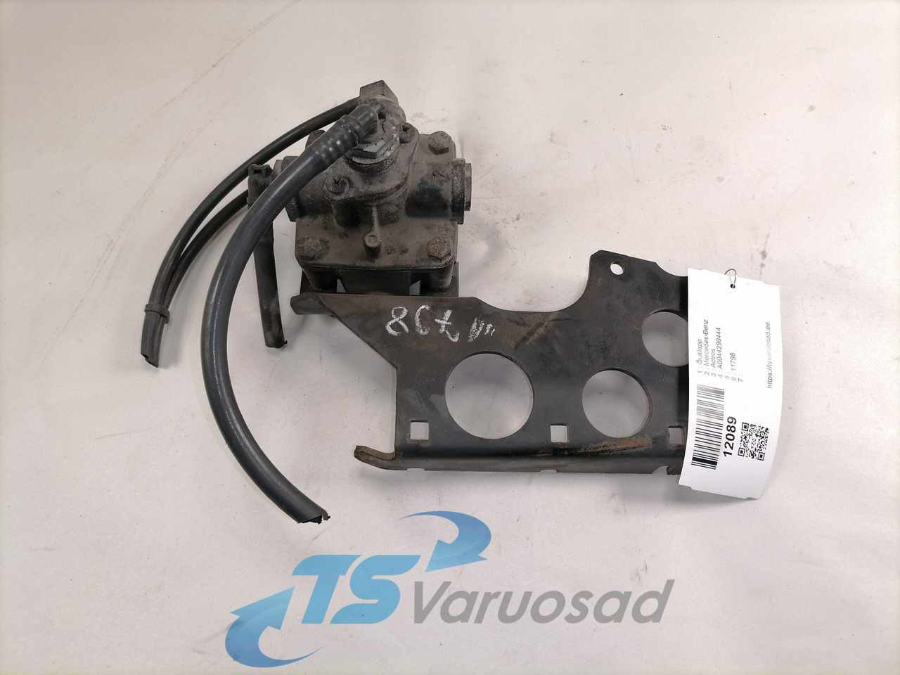 Mercedes-Benz Air pressure control valve A0044299444 - Brake valve for Truck: picture 1 Mercedes-Benz Air pressure control valve A0044299444 - Brake valve for Truck: picture 1