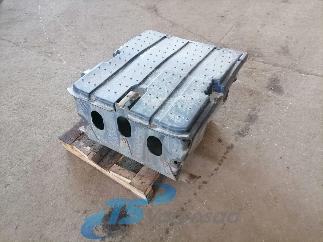 Mercedes-Benz Battery box A9304200268 - Battery for Truck: picture 1 Mercedes-Benz Battery box A9304200268 - Battery for Truck: picture 1