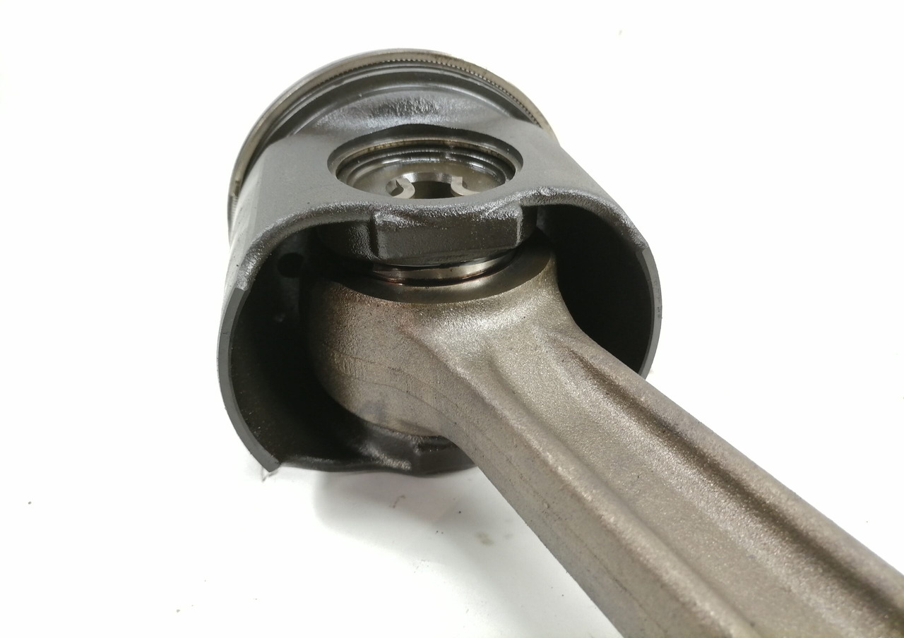 Mercedes-Benz Connecting rod + piston A4710371601 - Piston/ Ring/ Bushing for Truck: picture 3 Mercedes-Benz Connecting rod + piston A4710371601 - Piston/ Ring/ Bushing for Truck: picture 3