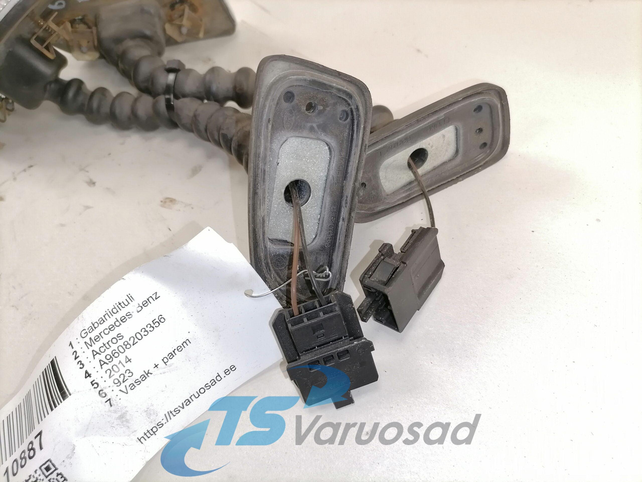 Mercedes-Benz Gabariidituli A9608203356 - Lights/ Lighting for Truck: picture 3 Mercedes-Benz Gabariidituli A9608203356 - Lights/ Lighting for Truck: picture 3