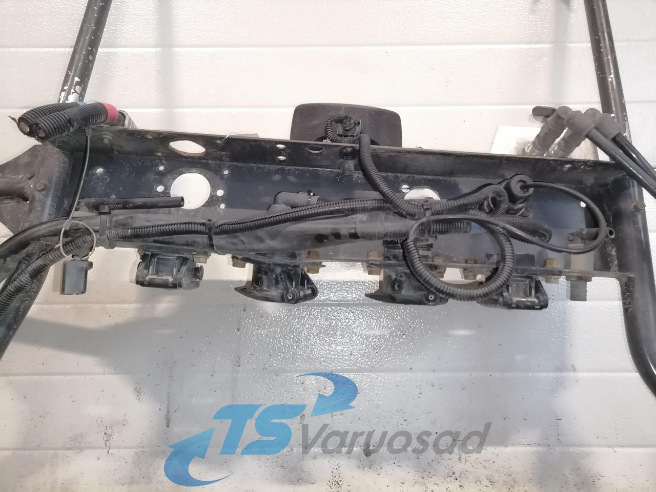 Mercedes-Benz Kabiini tagune haagise pistikute kinnitusraam 9305200166 - Frame/ Chassis for Truck: picture 4 Mercedes-Benz Kabiini tagune haagise pistikute kinnitusraam 9305200166 - Frame/ Chassis for Truck: picture 4