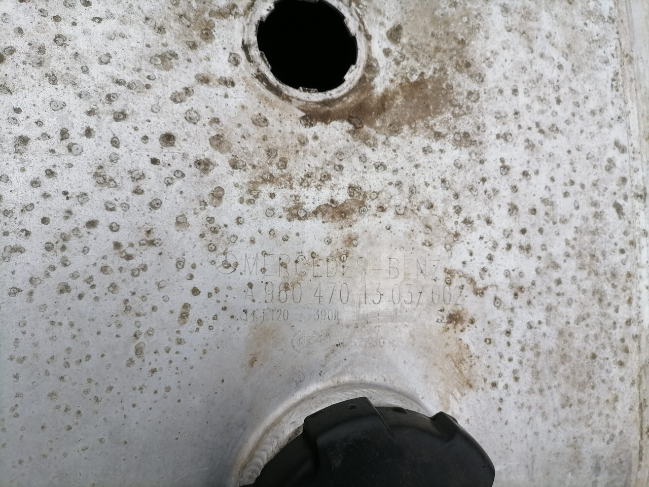 Mercedes-Benz Kütusepaak 390L A9604701303 - Fuel tank for Truck: picture 5 Mercedes-Benz Kütusepaak 390L A9604701303 - Fuel tank for Truck: picture 5