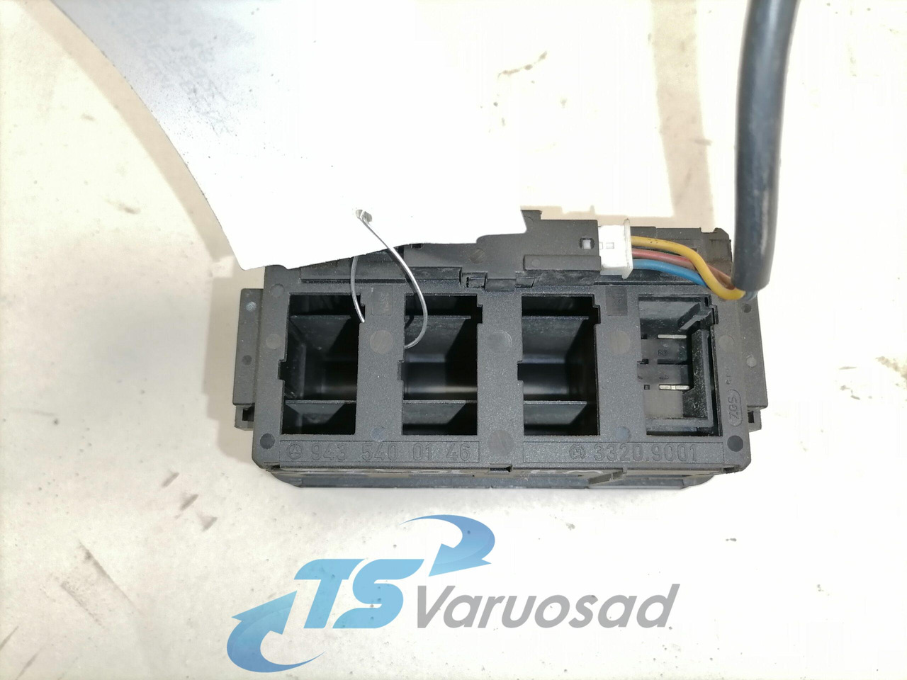 Mercedes-Benz Lülitite moodul 9435400146 - Cab for Truck: picture 3 Mercedes-Benz Lülitite moodul 9435400146 - Cab for Truck: picture 3