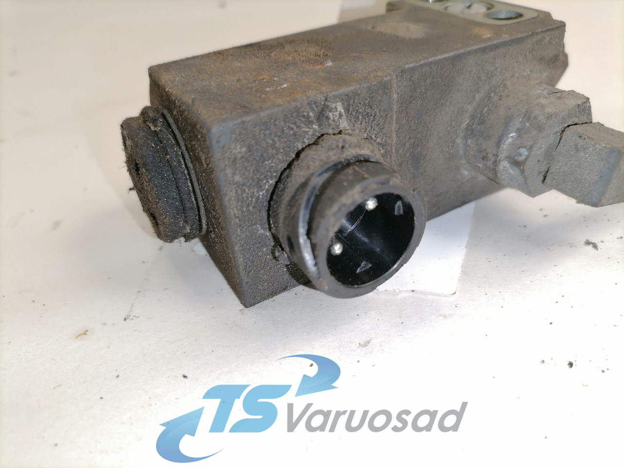 Mercedes-Benz Solenoid valve A0049978536 - Brake valve for Truck: picture 3 Mercedes-Benz Solenoid valve A0049978536 - Brake valve for Truck: picture 3
