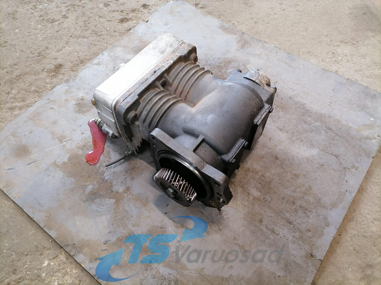 Scania Air compressor 1400010001 - Air brake compressor for Truck: picture 1 Scania Air compressor 1400010001 - Air brake compressor for Truck: picture 1