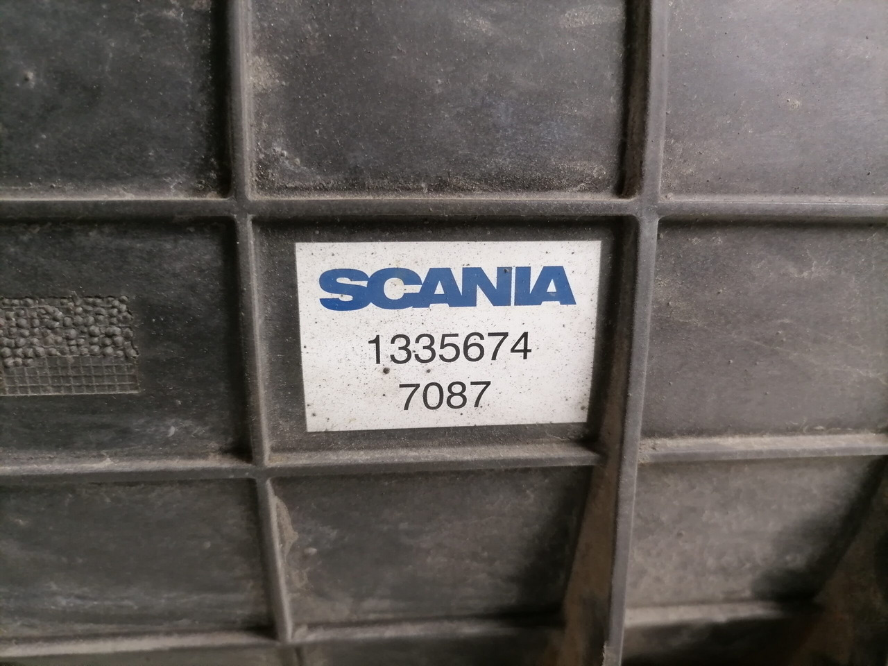 Scania Air filter housing 1335675 - Air intake system for Truck: picture 4 Scania Air filter housing 1335675 - Air intake system for Truck: picture 4