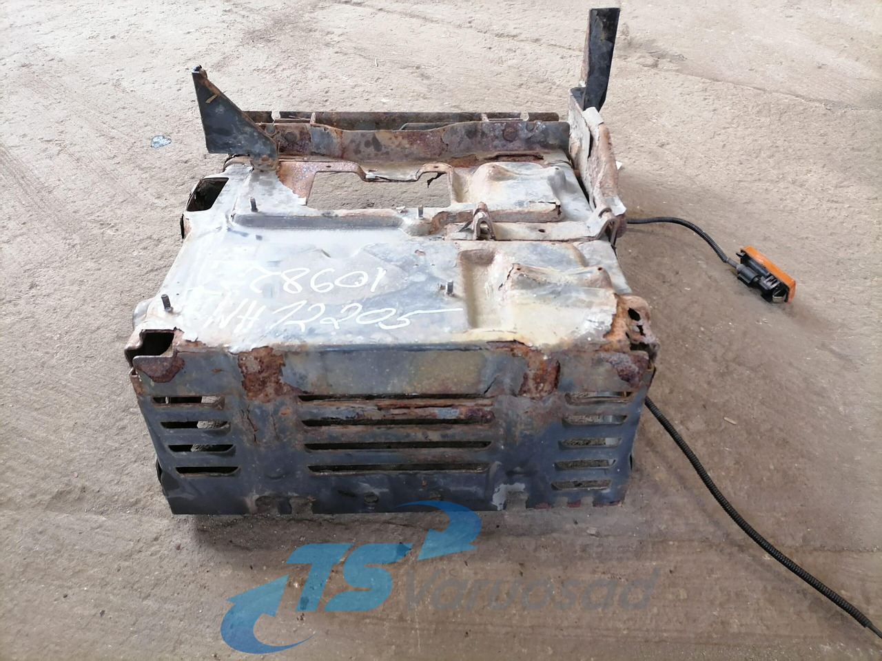 Scania Battery box 2140666 - Battery for Truck: picture 3 Scania Battery box 2140666 - Battery for Truck: picture 3