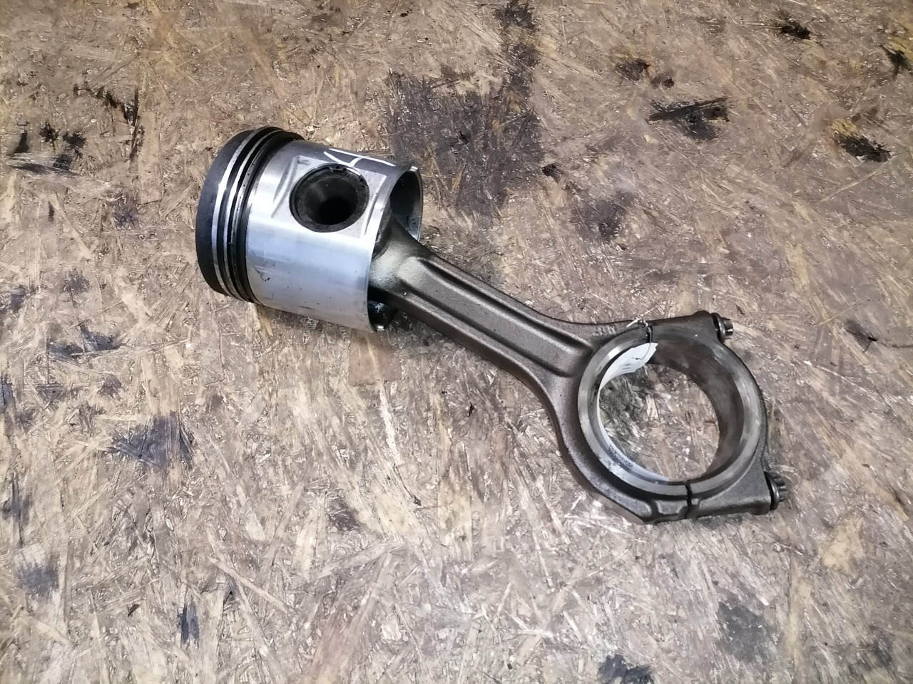 Scania Connecting rod + piston 1798596 - Piston/ Ring/ Bushing for Truck: picture 1 Scania Connecting rod + piston 1798596 - Piston/ Ring/ Bushing for Truck: picture 1