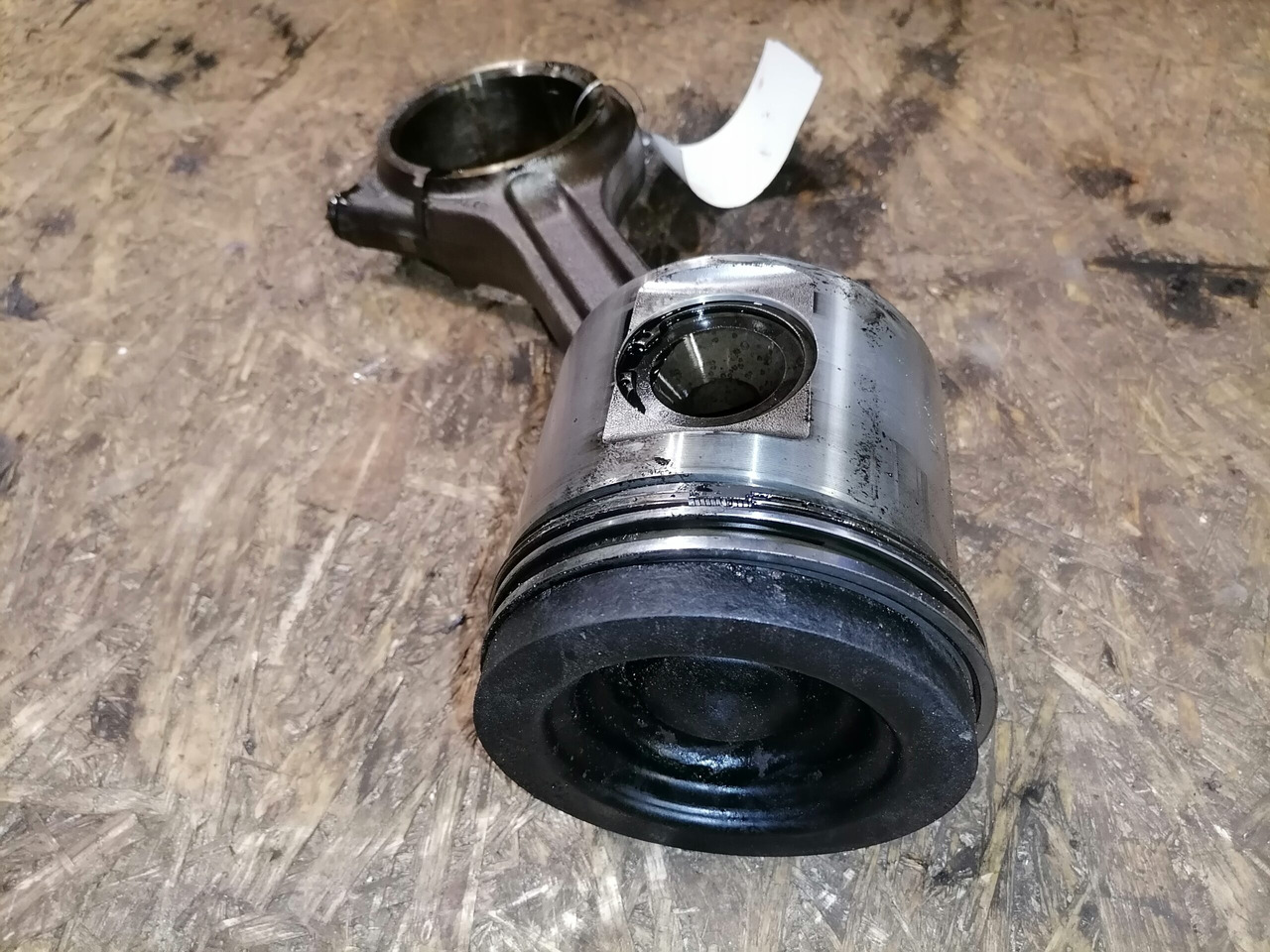 Scania Connecting rod + piston 1798596 - Piston/ Ring/ Bushing for Truck: picture 5 Scania Connecting rod + piston 1798596 - Piston/ Ring/ Bushing for Truck: picture 5