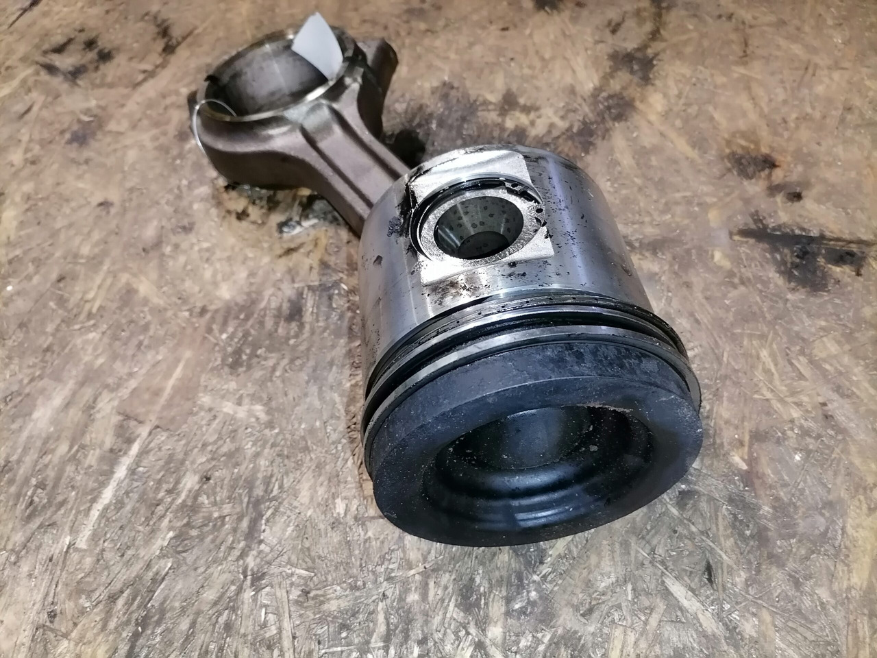 Scania Connecting rod + piston 1798596 - Piston/ Ring/ Bushing for Truck: picture 5 Scania Connecting rod + piston 1798596 - Piston/ Ring/ Bushing for Truck: picture 5