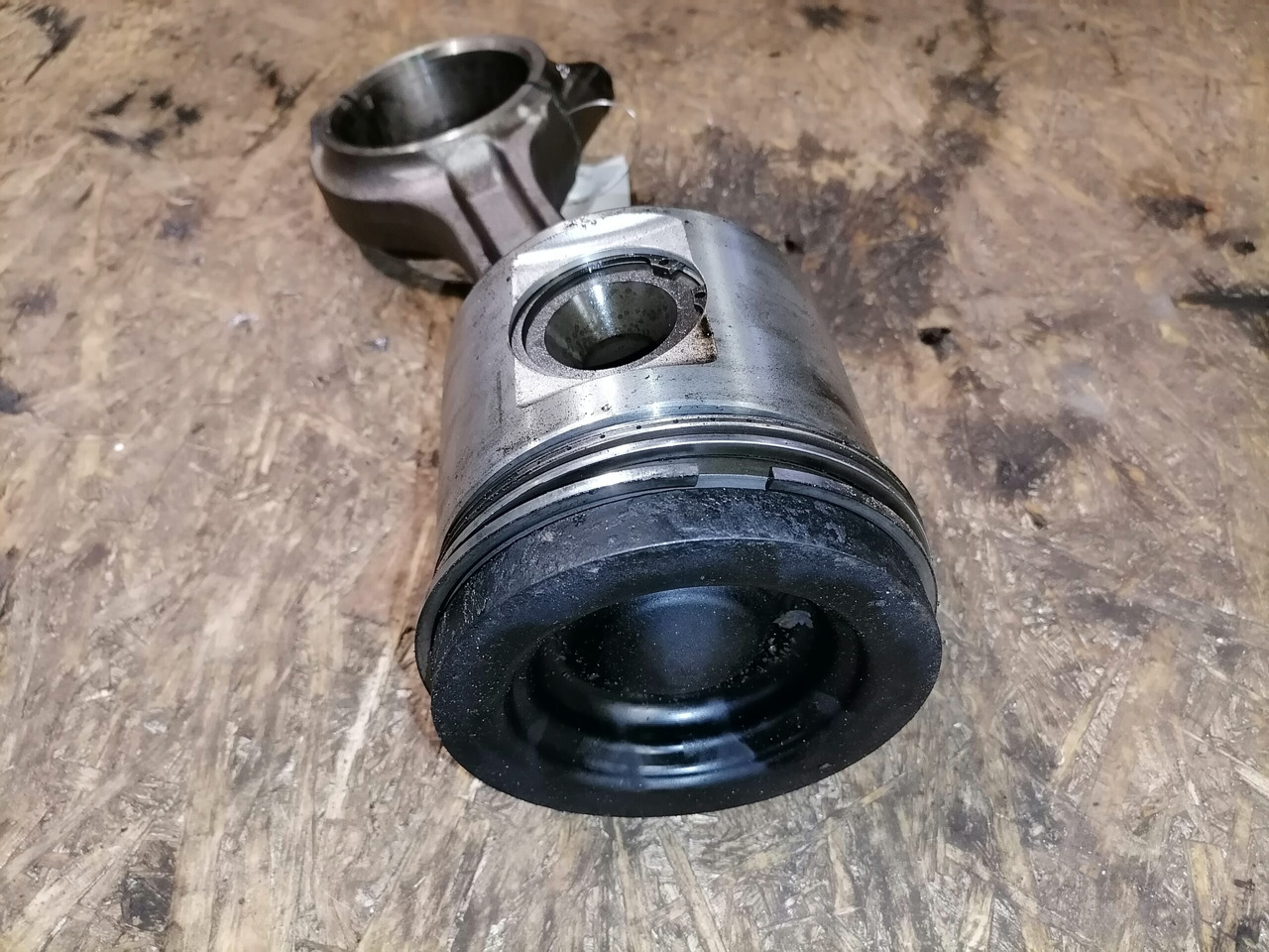 Scania Connecting rod + piston 1798596 - Piston/ Ring/ Bushing for Truck: picture 5 Scania Connecting rod + piston 1798596 - Piston/ Ring/ Bushing for Truck: picture 5