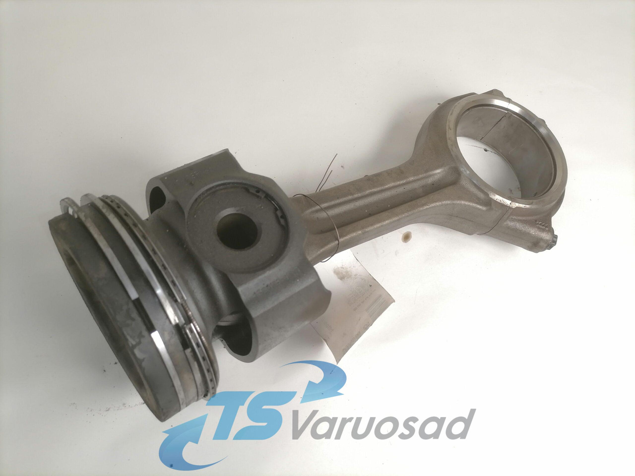 Scania Connecting rod + piston 1929265 - Piston/ Ring/ Bushing for Truck: picture 1 Scania Connecting rod + piston 1929265 - Piston/ Ring/ Bushing for Truck: picture 1