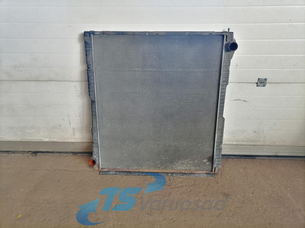 Scania Cooling radiator 1784616 - Radiator for Truck: picture 1 Scania Cooling radiator 1784616 - Radiator for Truck: picture 1