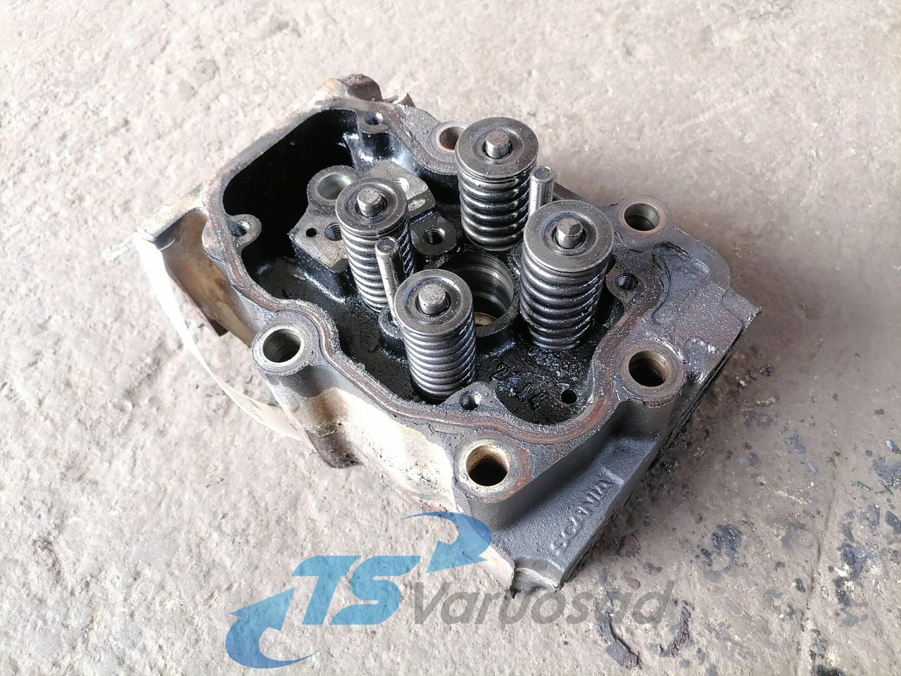Scania Cylinder head 1522193 - Cylinder head for Truck: picture 1 Scania Cylinder head 1522193 - Cylinder head for Truck: picture 1