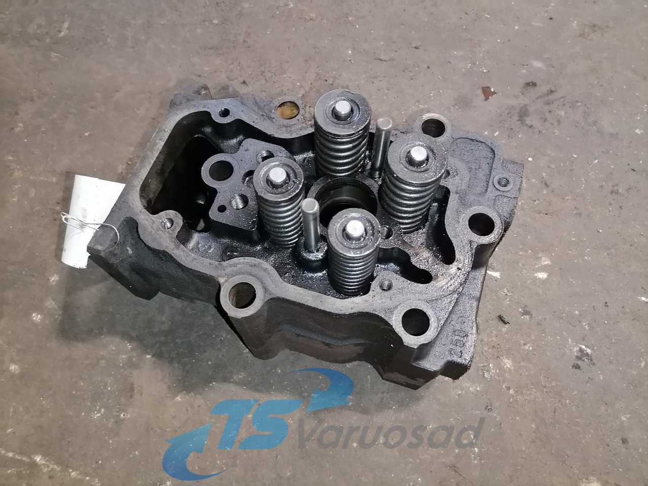 Scania Cylinder head, HPI 1522361 - Cylinder head for Truck: picture 1 Scania Cylinder head, HPI 1522361 - Cylinder head for Truck: picture 1