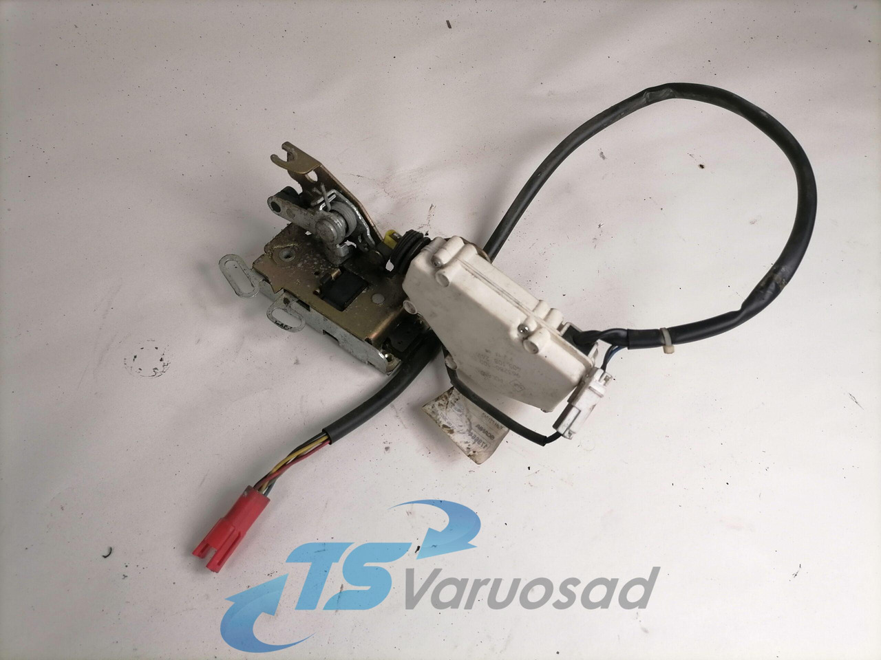 Scania Door lock 1796642 - Door and parts for Truck: picture 1 Scania Door lock 1796642 - Door and parts for Truck: picture 1
