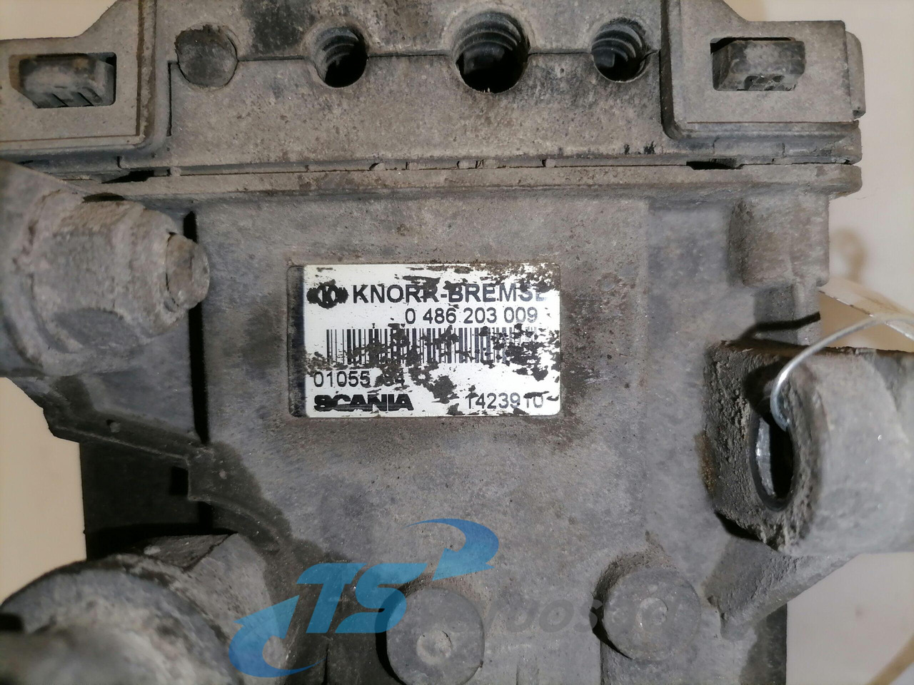 Scania EBS brake valve 1423910 - Brake valve for Truck: picture 2 Scania EBS brake valve 1423910 - Brake valve for Truck: picture 2