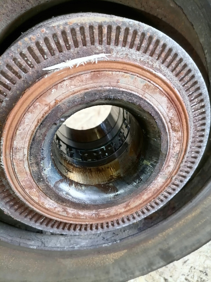 Scania Front hub 1724406 - Wheel hub for Truck: picture 4 Scania Front hub 1724406 - Wheel hub for Truck: picture 4