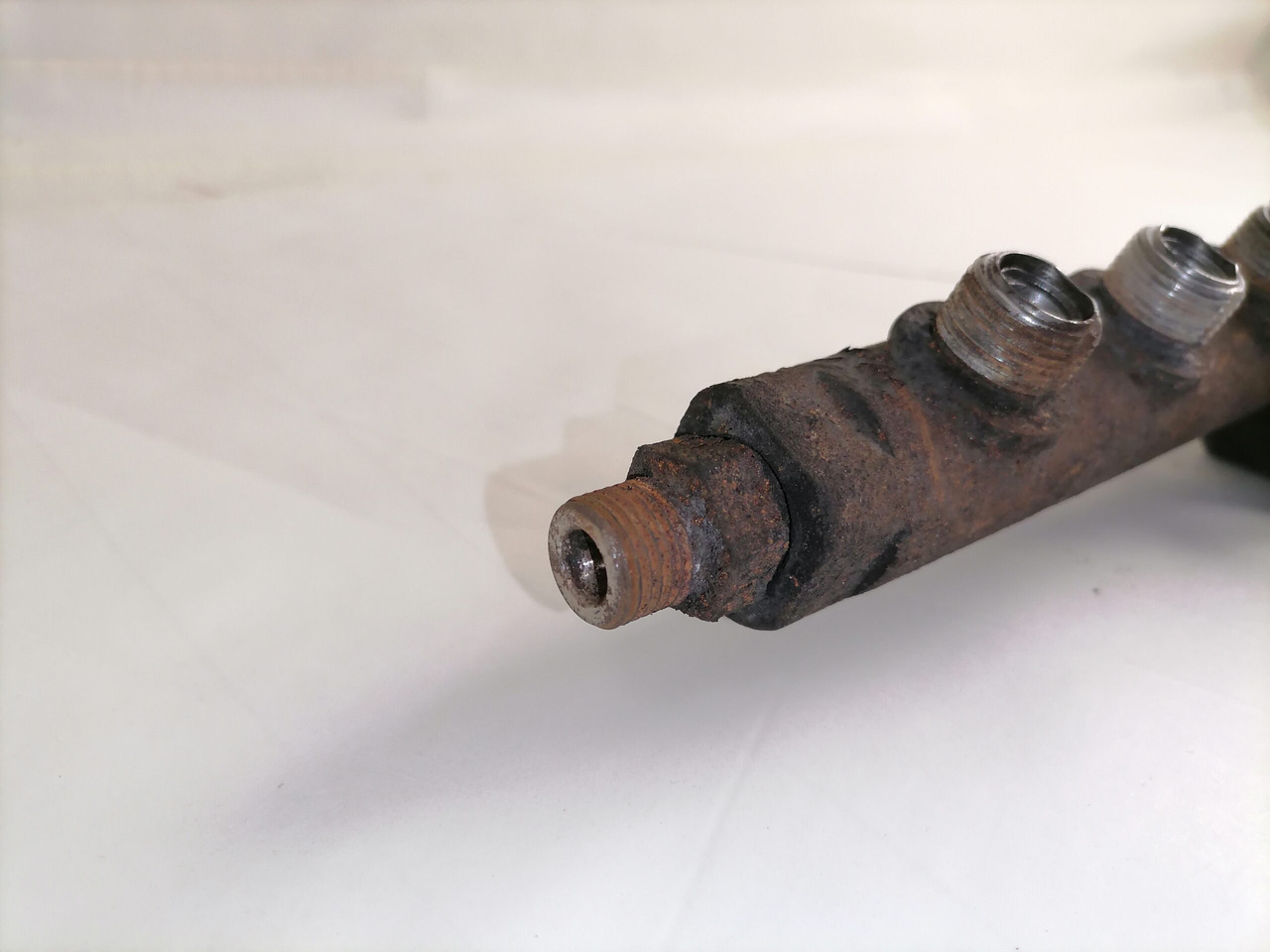 Scania Fuel mainfold 2130085 - Fuel system for Truck: picture 3 Scania Fuel mainfold 2130085 - Fuel system for Truck: picture 3