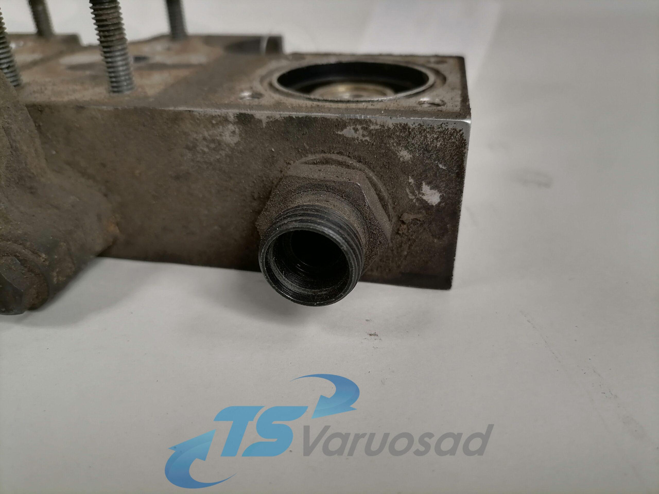 Scania Fuel valve 1528726 - Fuel system for Truck: picture 3 Scania Fuel valve 1528726 - Fuel system for Truck: picture 3