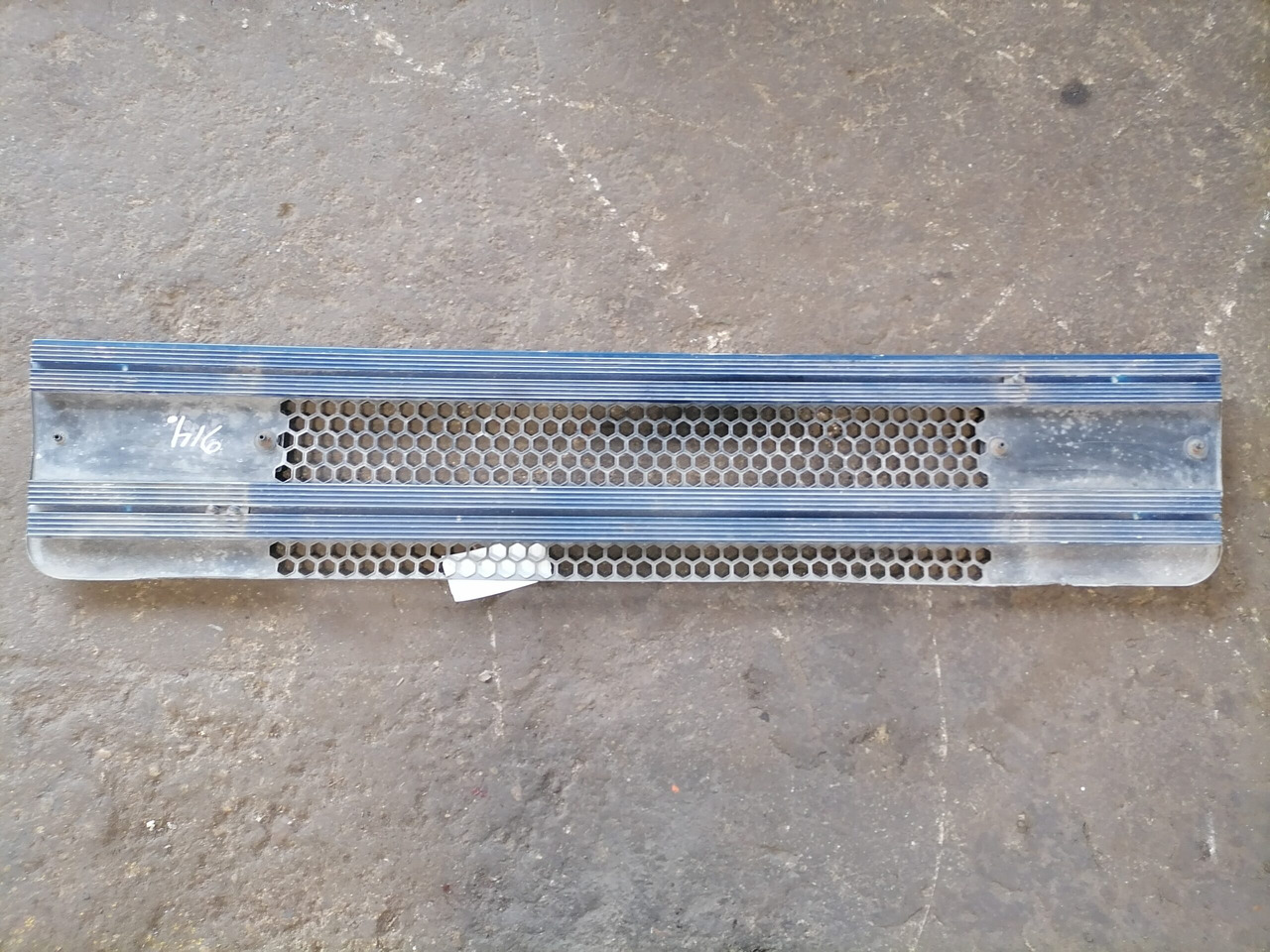 Scania Grille panel 1306989 - Grill for Truck: picture 4 Scania Grille panel 1306989 - Grill for Truck: picture 4