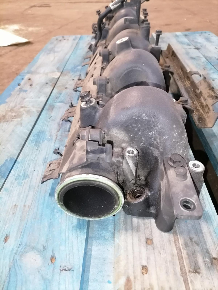 Scania Intake mainfold 2360430 - Intake manifold for Truck: picture 3 Scania Intake mainfold 2360430 - Intake manifold for Truck: picture 3