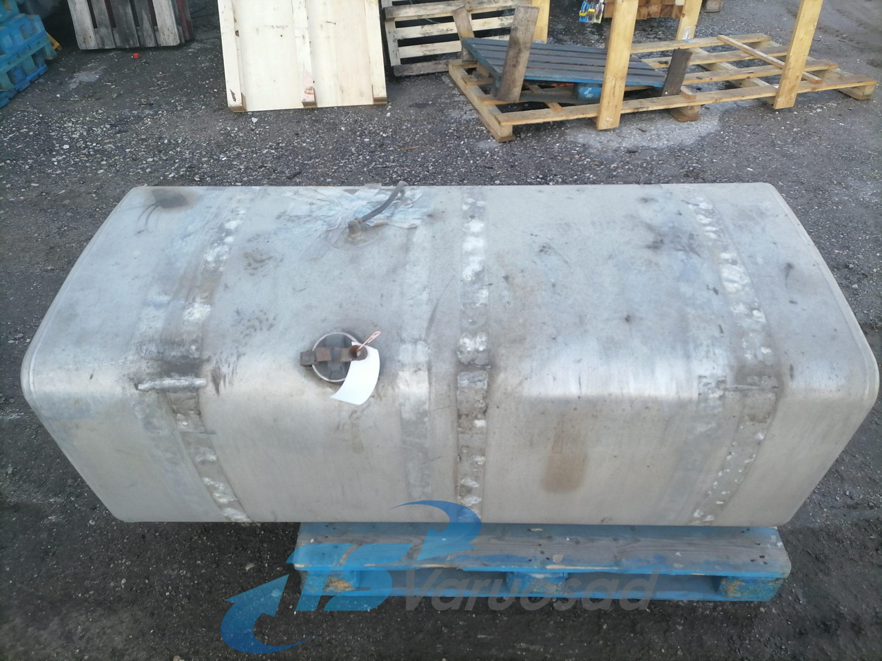 Scania Kütusepaak 700L 1423691 - Fuel tank for Truck: picture 1 Scania Kütusepaak 700L 1423691 - Fuel tank for Truck: picture 1