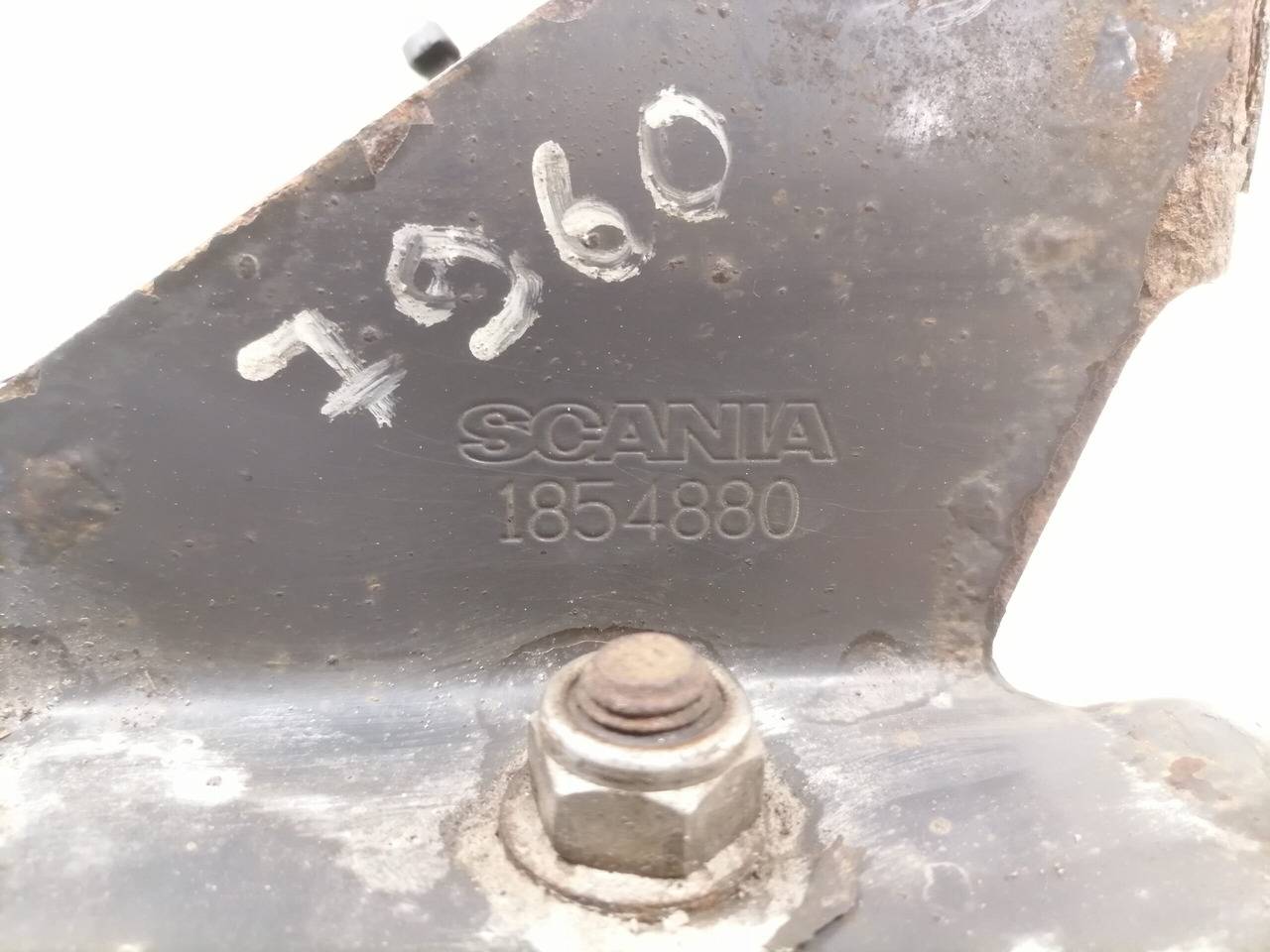 Scania Mudguard bracket 1854879 - Universal part for Truck: picture 3 Scania Mudguard bracket 1854879 - Universal part for Truck: picture 3