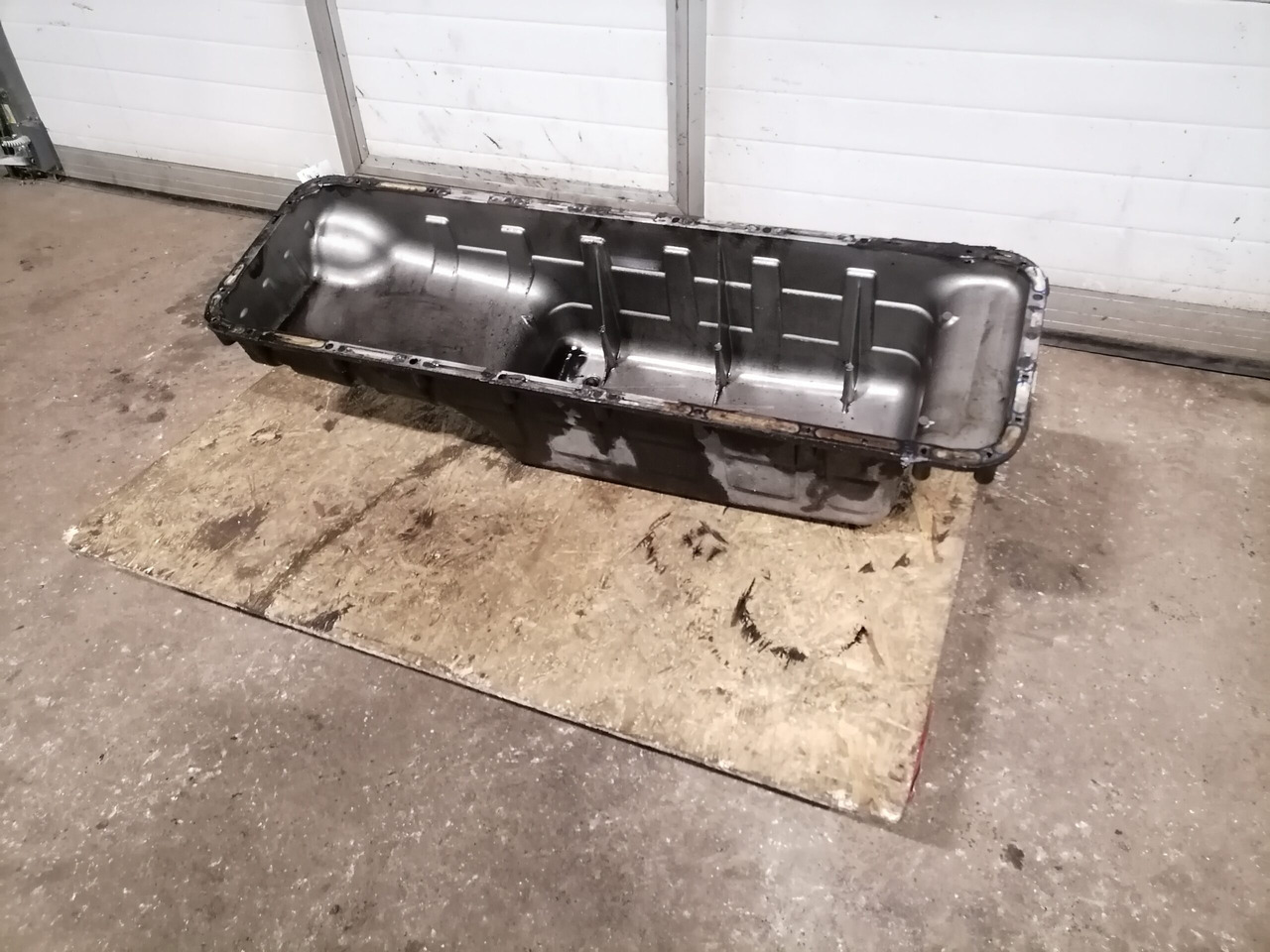 Scania Oil sump 1507199 - Oil pan for Truck: picture 1 Scania Oil sump 1507199 - Oil pan for Truck: picture 1