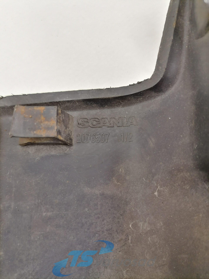 Scania Plastikdetail 2076507 - Aerodynamics/ Spoiler for Truck: picture 3 Scania Plastikdetail 2076507 - Aerodynamics/ Spoiler for Truck: picture 3