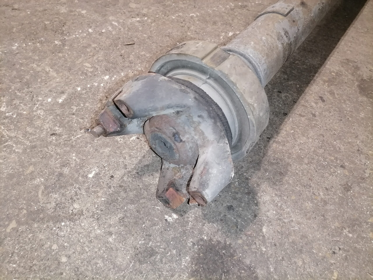 Scania Propeller shaft 1758265 - Propeller shaft for Truck: picture 2 Scania Propeller shaft 1758265 - Propeller shaft for Truck: picture 2