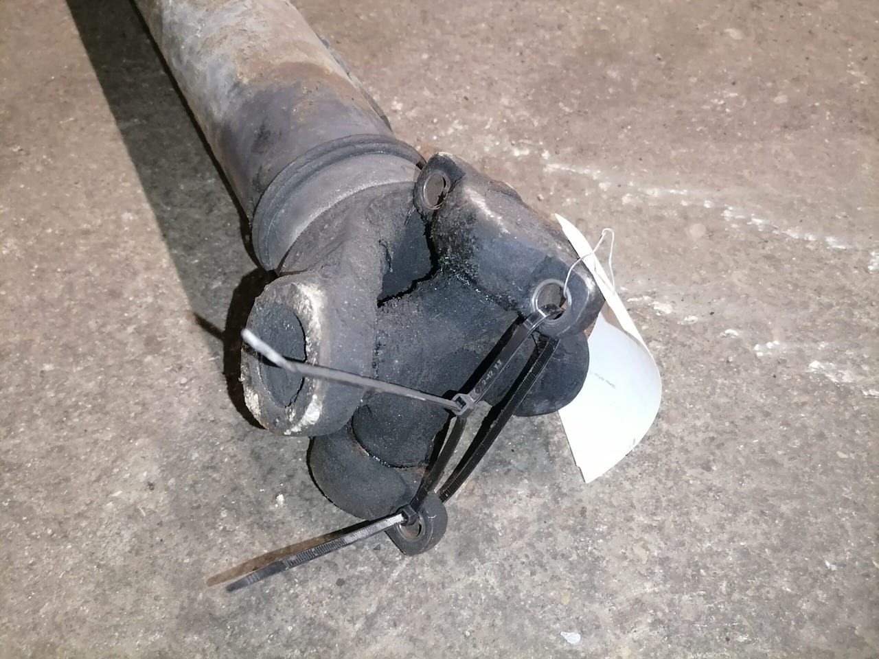 Scania Propeller shaft 1758265 - Propeller shaft for Truck: picture 4 Scania Propeller shaft 1758265 - Propeller shaft for Truck: picture 4