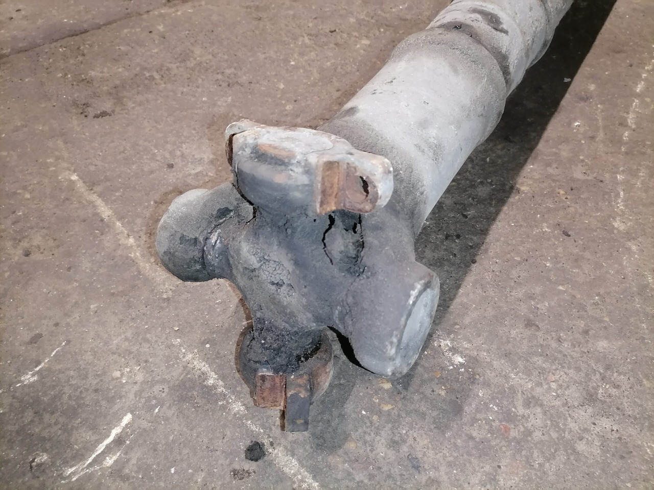 Scania Propeller shaft 1758279 - Propeller shaft for Truck: picture 3 Scania Propeller shaft 1758279 - Propeller shaft for Truck: picture 3