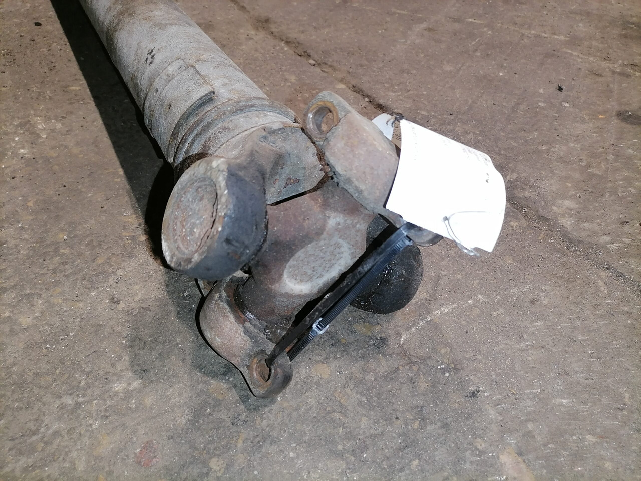 Scania Propeller shaft 1758279 - Propeller shaft for Truck: picture 2 Scania Propeller shaft 1758279 - Propeller shaft for Truck: picture 2