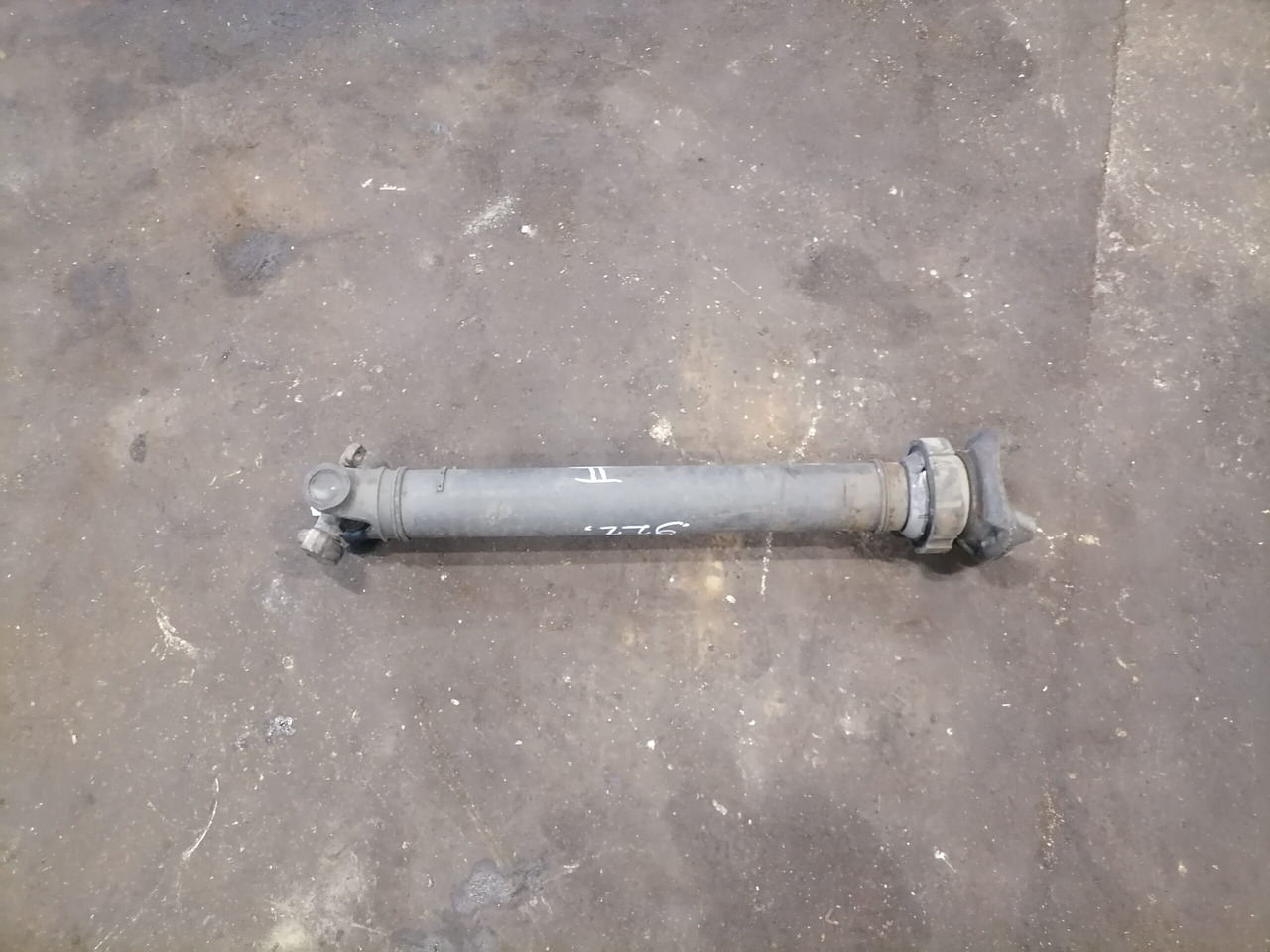 Scania Propeller shaft 1758940 - Propeller shaft for Truck: picture 1 Scania Propeller shaft 1758940 - Propeller shaft for Truck: picture 1