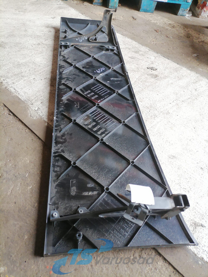 Scania Scania cab wind deflector, right side 1532462 - Aerodynamics/ Spoiler for Truck: picture 4 Scania Scania cab wind deflector, right side 1532462 - Aerodynamics/ Spoiler for Truck: picture 4